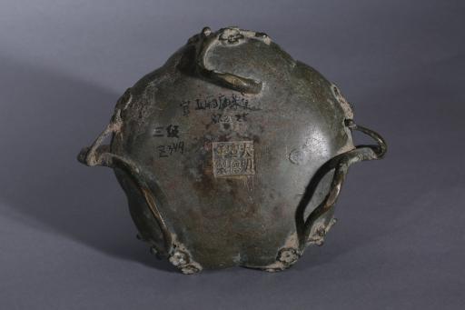 明五瓣梅花腹梅枝足铜香炉