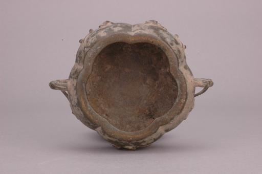 明五瓣梅花腹梅枝足铜香炉