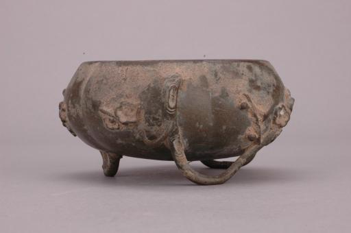 明五瓣梅花腹梅枝足铜香炉