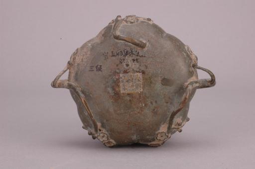 明五瓣梅花腹梅枝足铜香炉