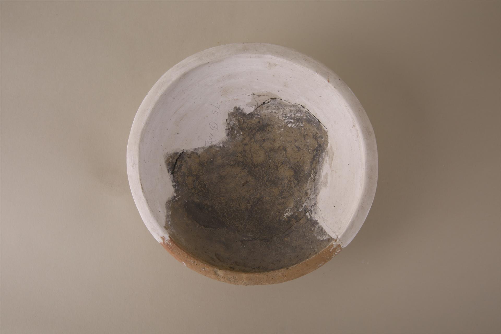 新石器时代大溪文化敞口浅盘圈足夹细砂红陶盘