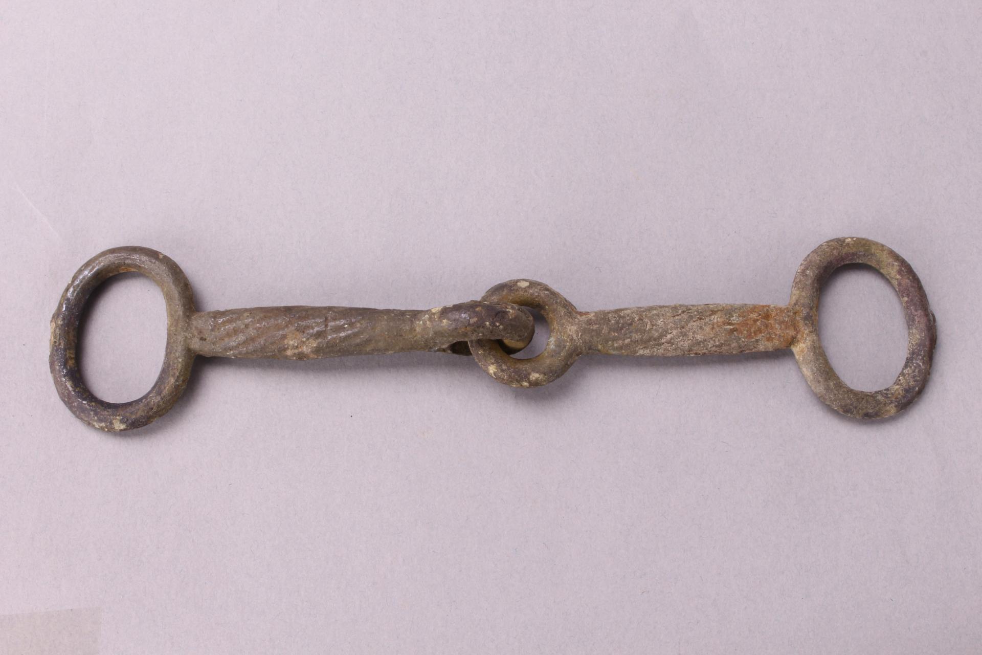 战国早期绳纹铜马衔