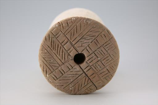 新石器时代屈家岭文化弧顶刻划线纹红陶支座