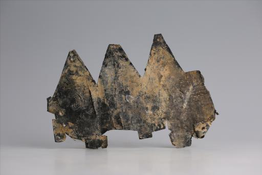 春秋时期兽形三尾包锡箔锡饰片