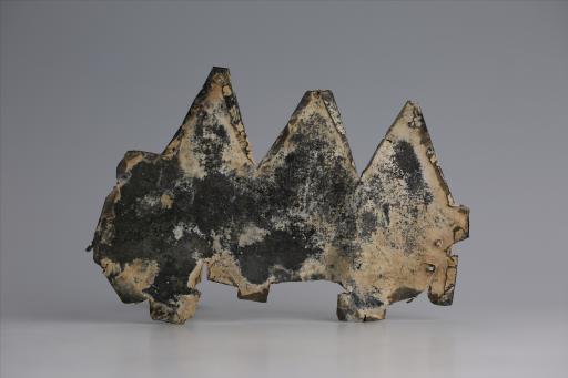 春秋时期兽形三尾包锡箔锡饰片