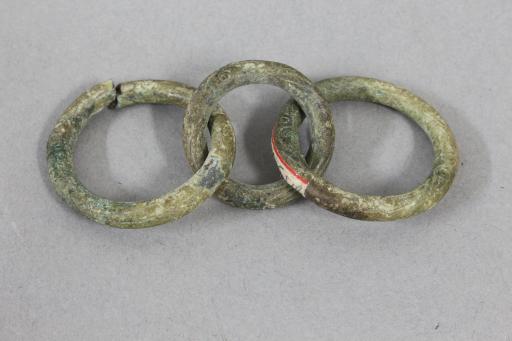 战国时期卷云纹三连铜环