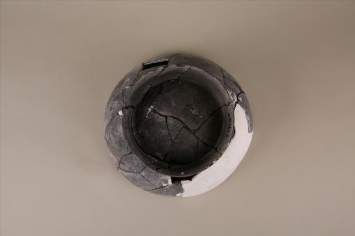 新石器时代屈家岭文化凹弦纹刻划符号黑陶碗
