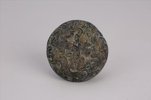 春秋时期圆形弧顶龙纹铜扣件