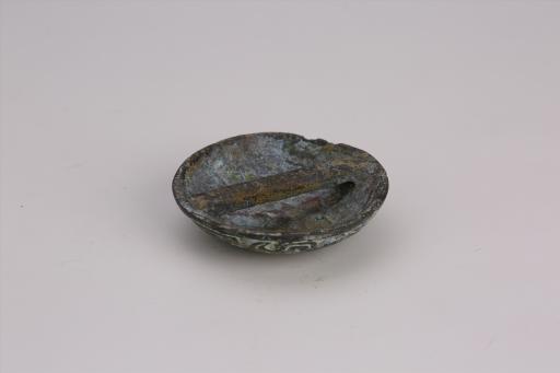 春秋时期圆形弧顶龙纹铜扣件