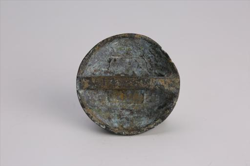 春秋时期圆形弧顶龙纹铜扣件