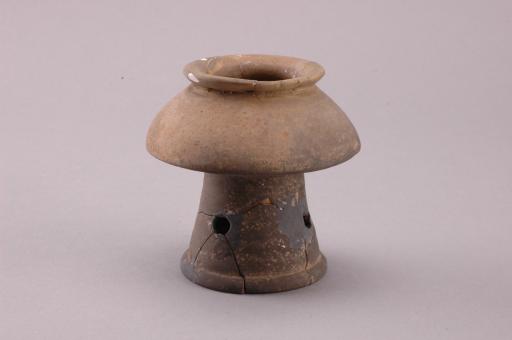 新石器时代屈家岭文化折腹镂孔圈足陶盂形器