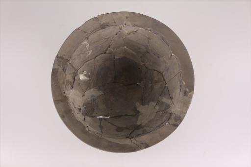 新石器时代屈家岭文化敞口弧腹镂孔圈足细泥黑陶豆