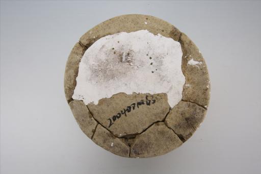 东汉直口平沿深直腹粗绳纹夹细砂灰黄陶井