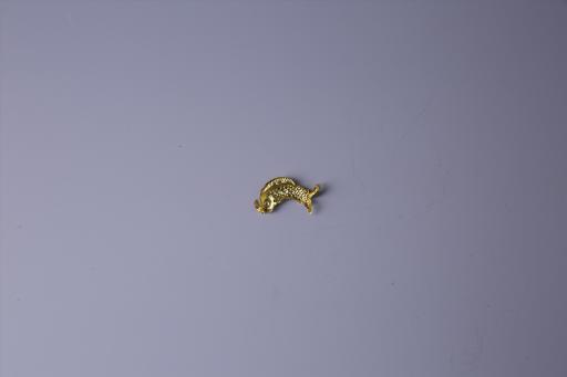 明鱼形金饰