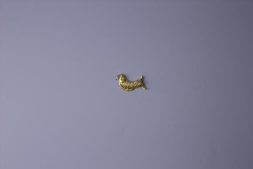 明鱼形金饰