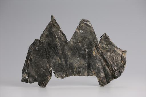 春秋时期兽形三尾包锡箔锡饰片