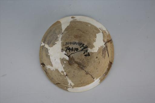 战国时期敞口宽平沿泥质灰黄陶钵