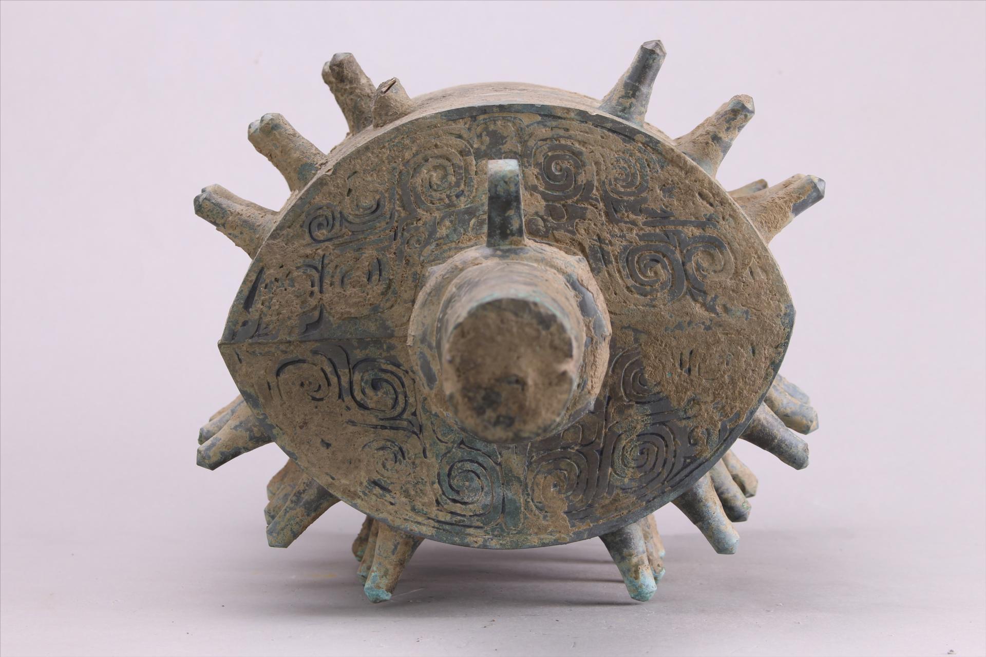 西周晚期雷纹铜甬钟