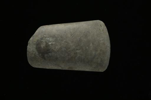 周梯形弧刃石斧