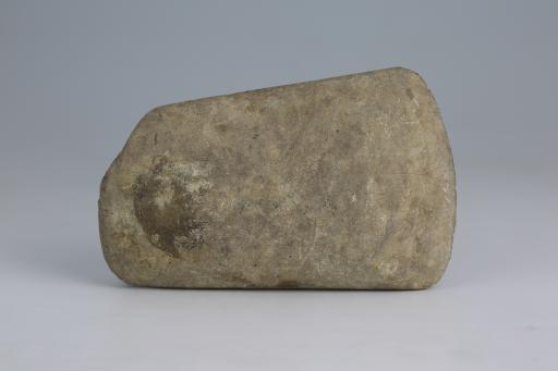 周梯形弧刃石斧