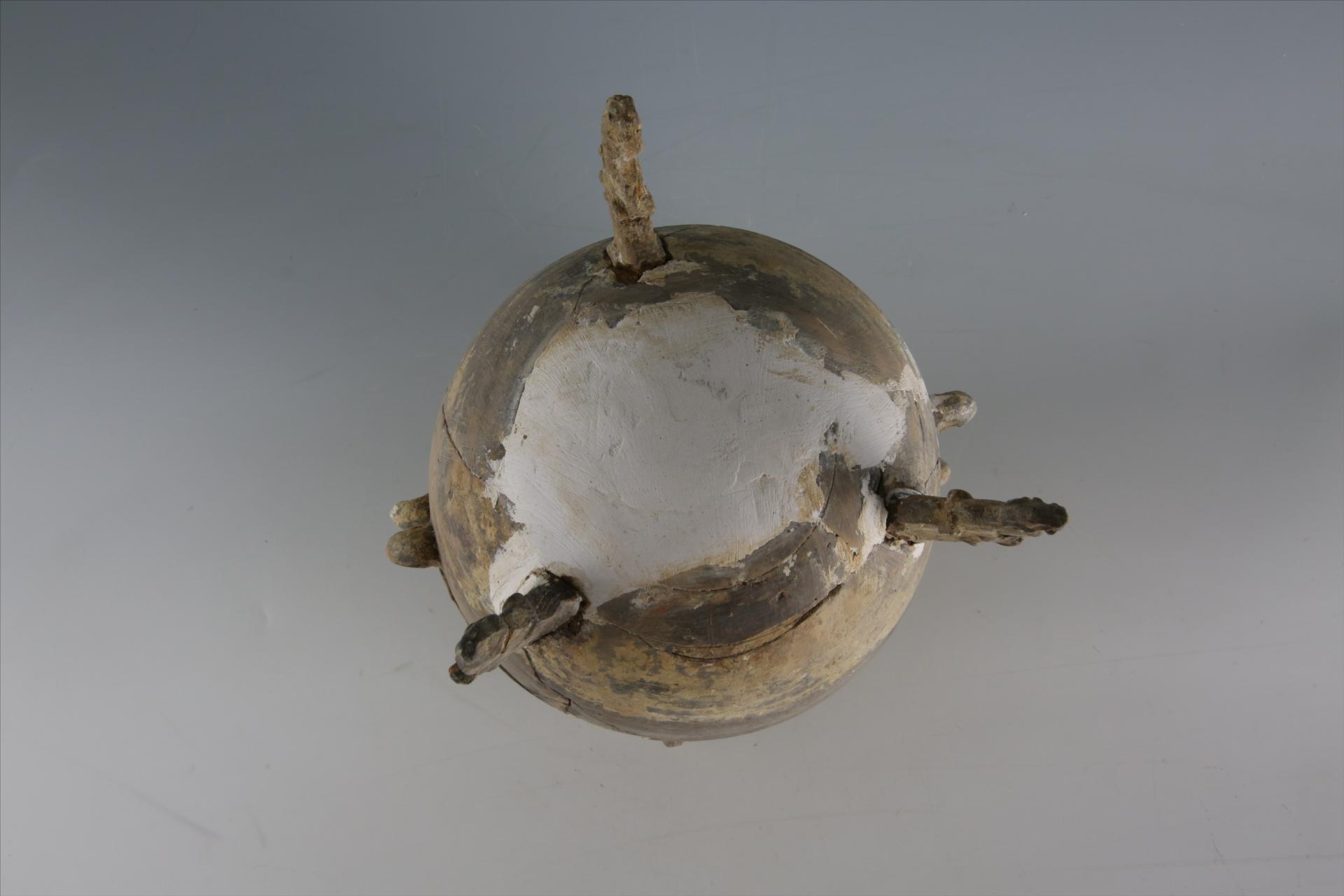 战国时期椭圆形直口环耳变异鹿状纽足彩绘泥质灰褐陶敦