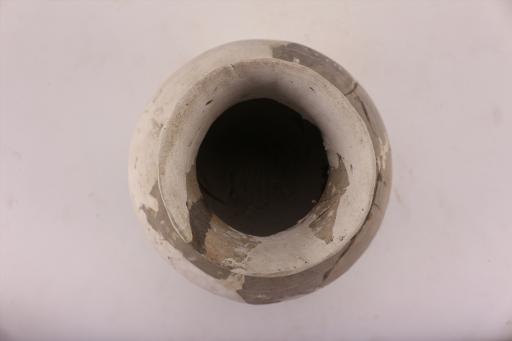 商侈口长束颈鼓腹凹弦纹泥质褐胎黑皮陶壶