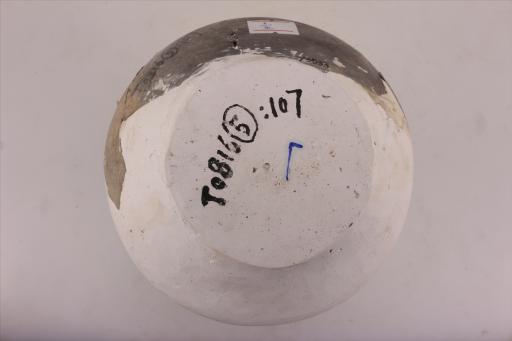 商侈口长束颈鼓腹凹弦纹泥质褐胎黑皮陶壶