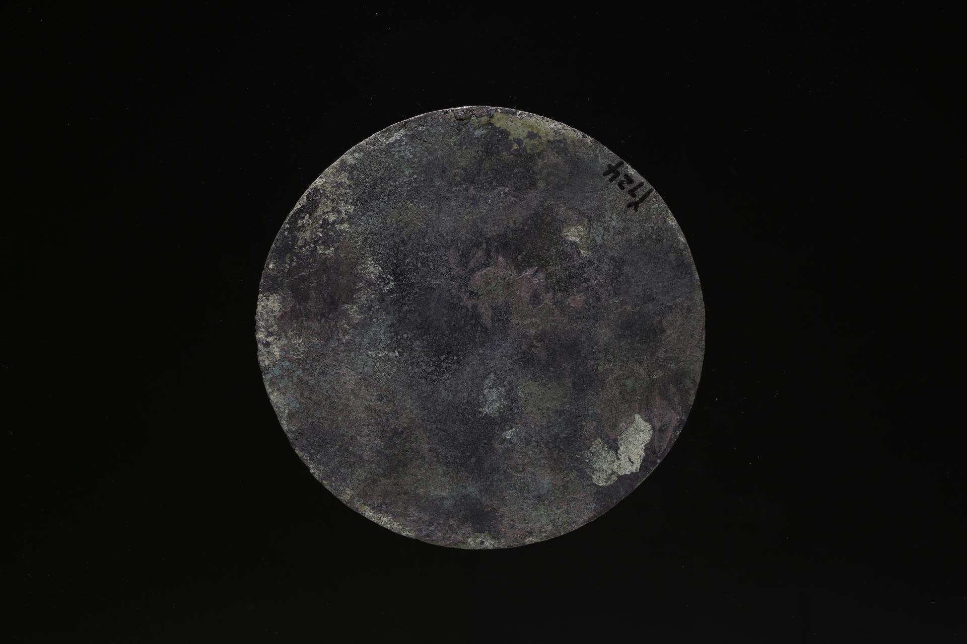 西汉圆钮乳丁连弧纹铜镜