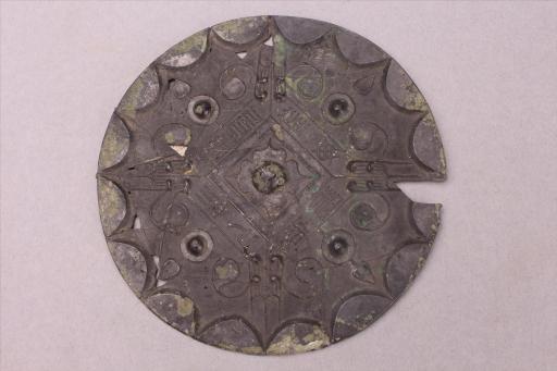 西汉圆钮乳丁连弧纹铜镜