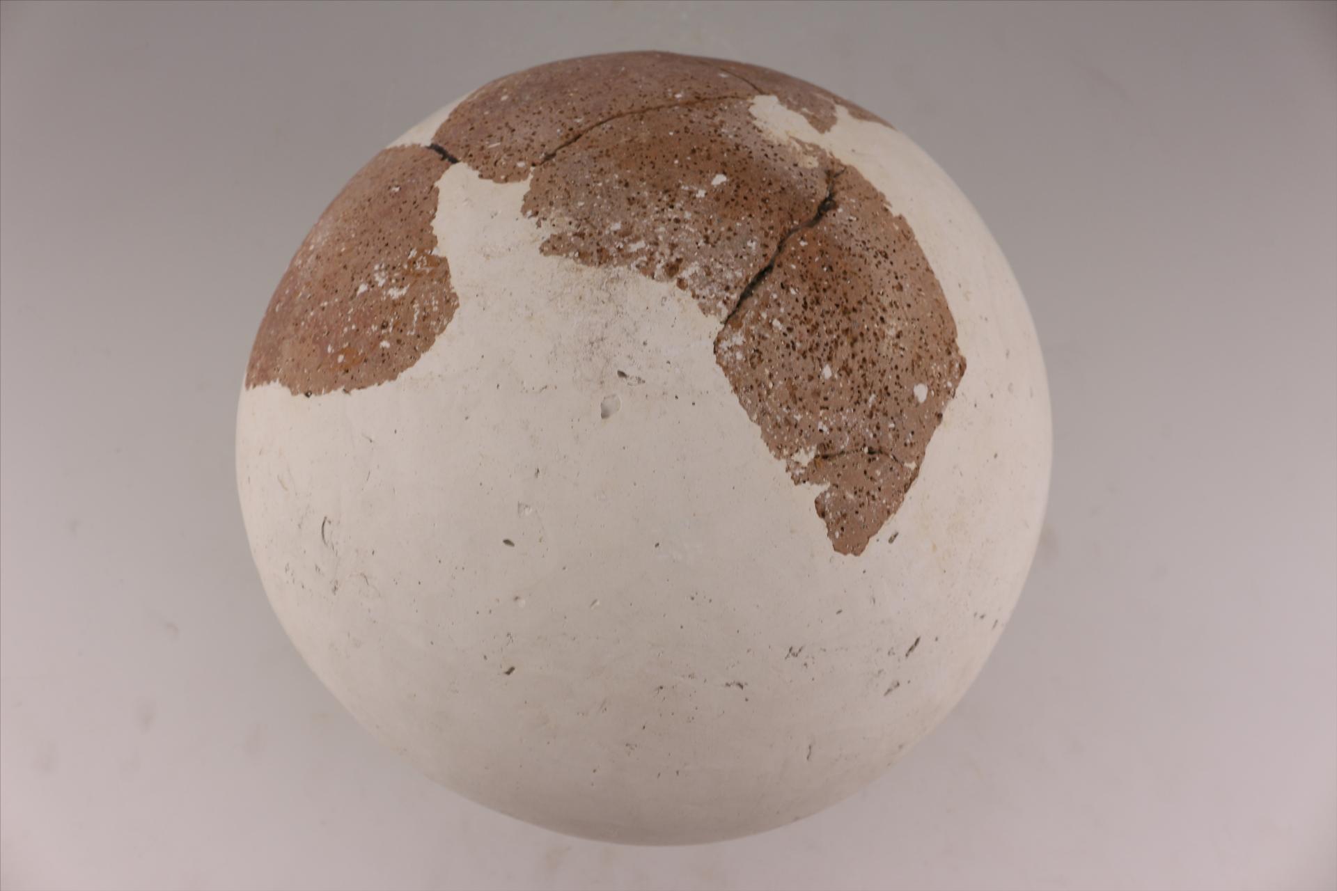 新石器时代屈家岭文化敛口鼓腹圜底夹砂红陶钵