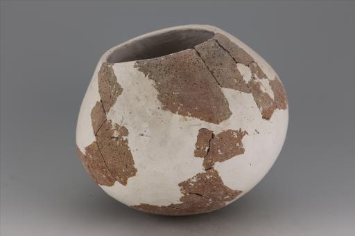 新石器时代屈家岭文化敛口鼓腹圜底夹砂红陶钵