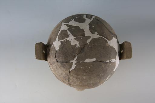 东汉子母敛口弧腹圜底方耳矮蹄足红彩弧顶盖泥质灰陶鼎