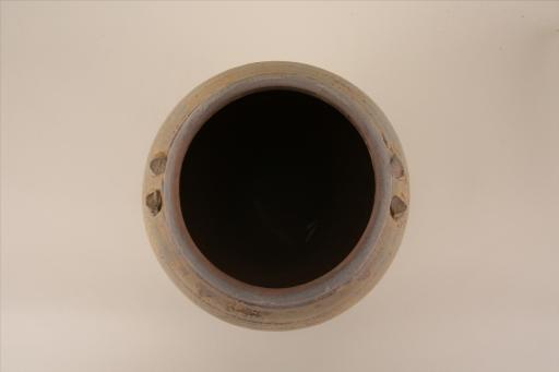 明敛口圆唇深弧腹平底双耳凹弦纹酱黄釉瓷罐