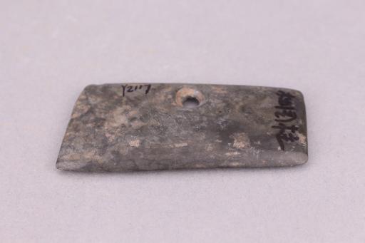 新石器时代穿孔石铲