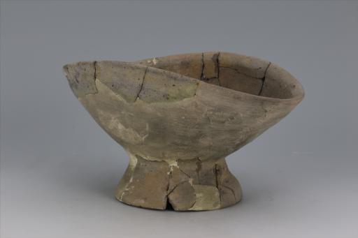 新石器时代大溪文化敞口弧腹圈足泥质灰陶碗