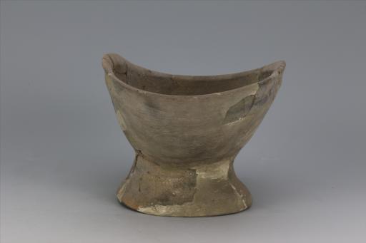 新石器时代大溪文化敞口弧腹圈足泥质灰陶碗