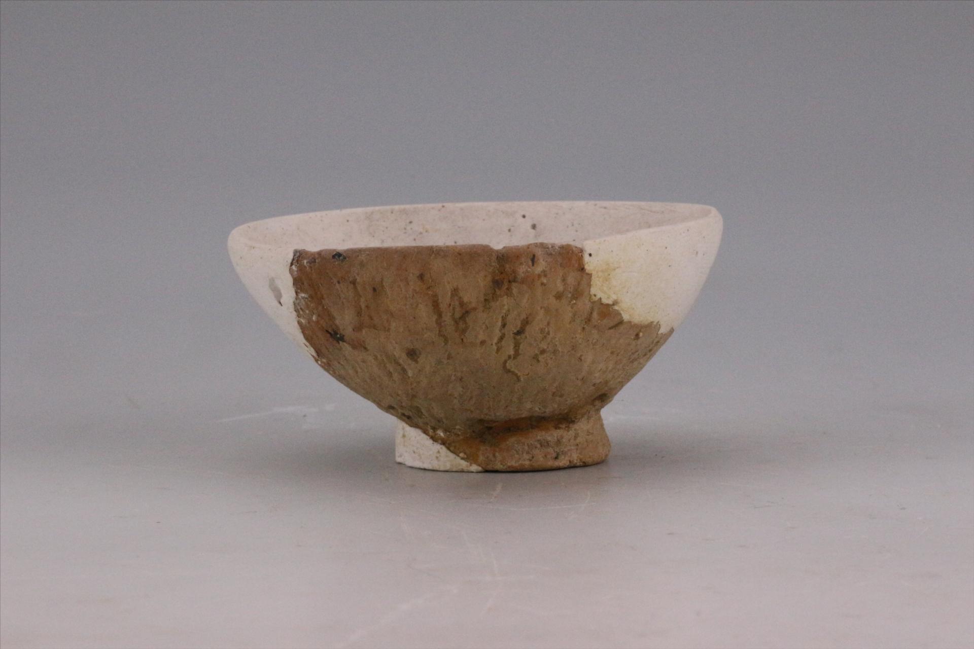 新石器时代城背溪文化弧顶圆圈形钮绳纹夹砂灰红陶器盖