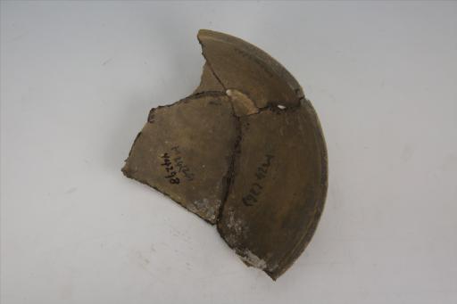 东汉圆形桥形纽凹弦纹泥质黄陶器盖