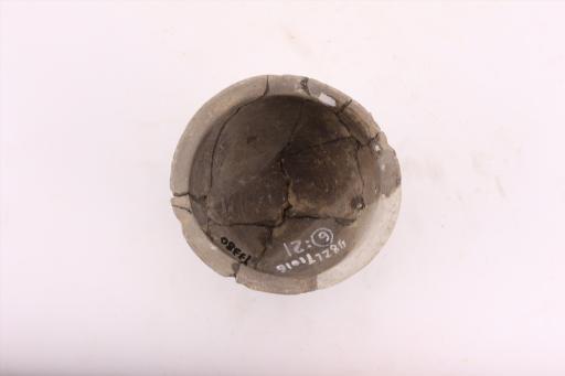新石器时代屈家岭文化侈口弧腹圈足泥质黑陶碗