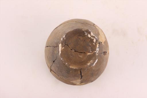 新石器时代屈家岭文化侈口弧腹圈足泥质黑陶碗