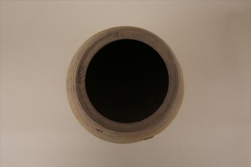 明敛口凹沿弧肩弧腹平底凹弦纹酱黄釉瓷罐