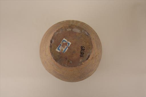 明敛口凹沿弧肩弧腹平底凹弦纹酱黄釉瓷罐